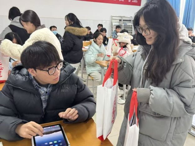 2025-12-10 10:27:38.557000